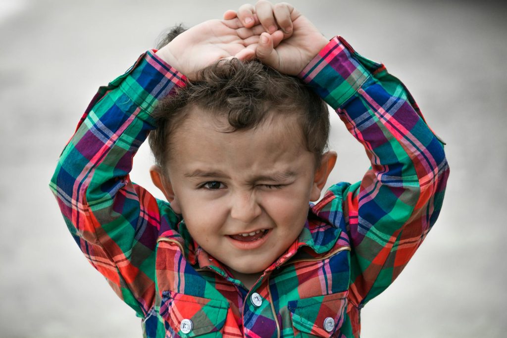 Al cui ești, țâcă?